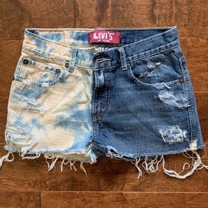 Levi’s Cutoff Shorts Size 28